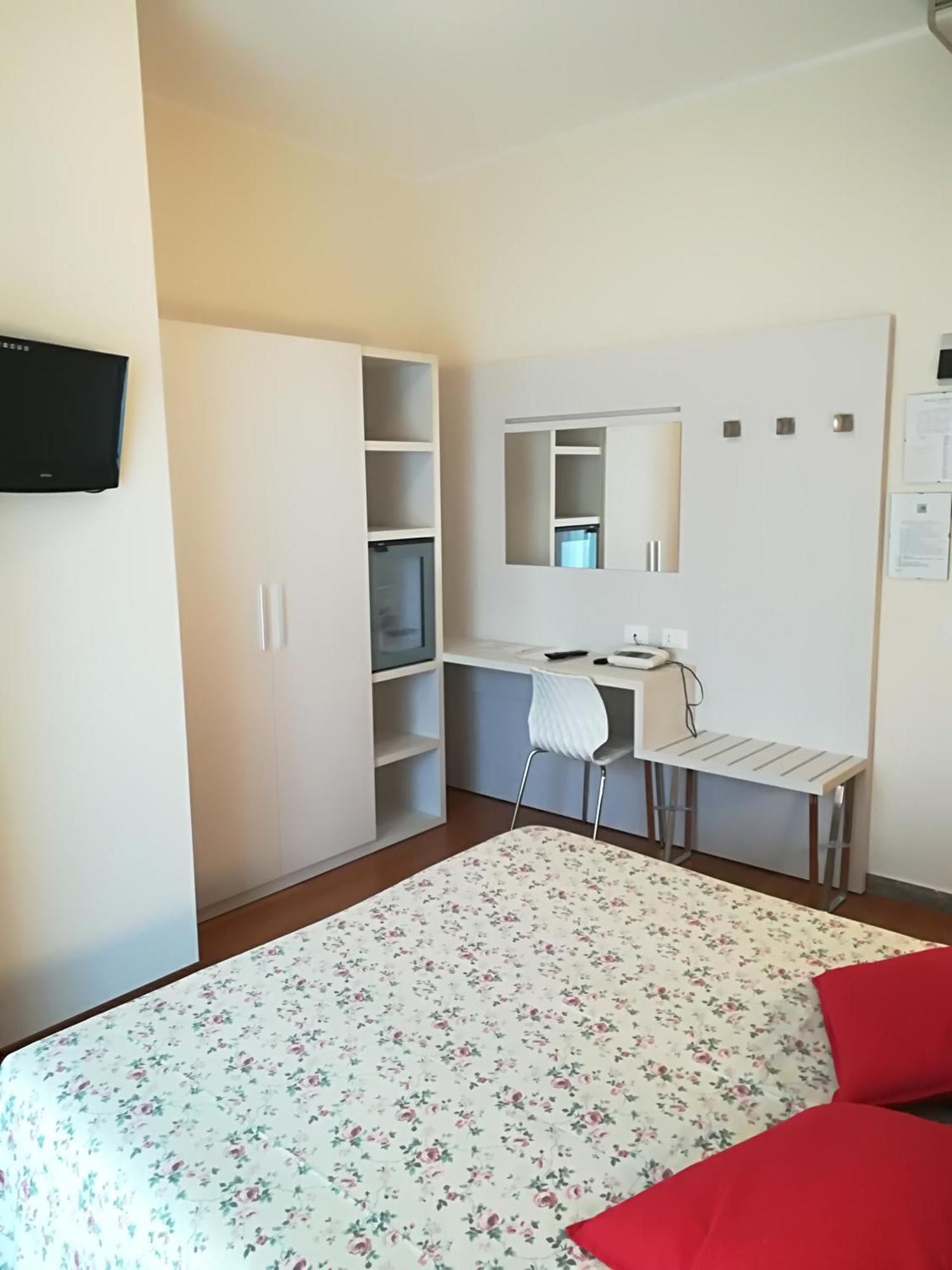 Hotel Rondinella E Viola Rimini Quarto foto